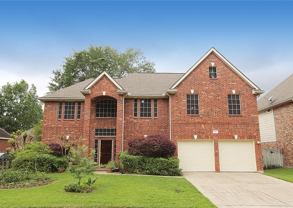 Welcome home to Longs Peeks, in Northwest Houston!