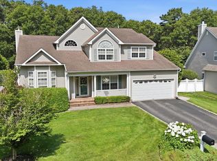 46 Oceanview Blvd, Manorville, NY 11949