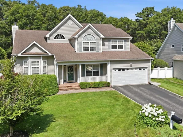 46 Oceanview Boulevard, Manorville, NY 11949