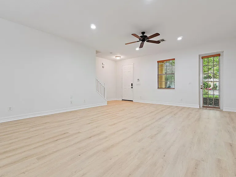 150 Lismore Ln — Photo 10