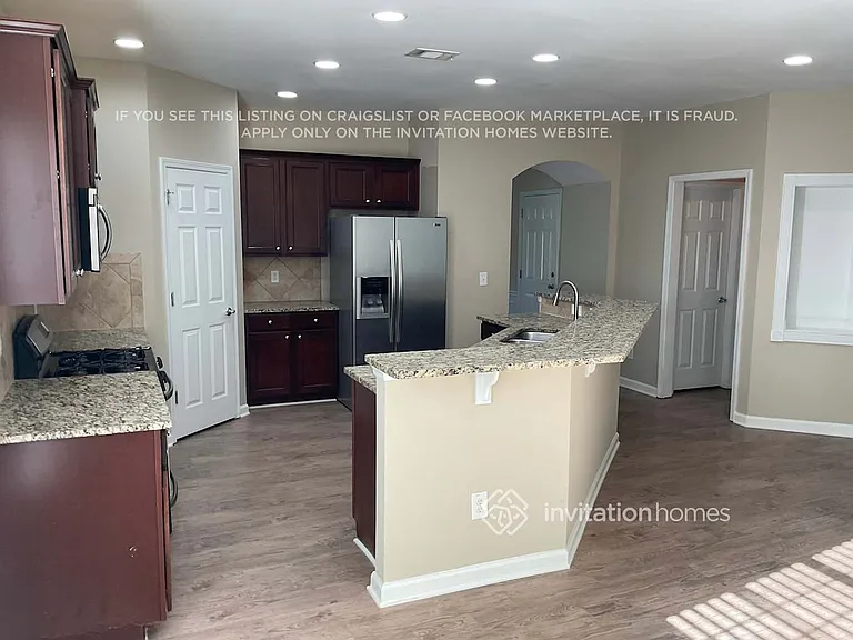 160 Edgewater Trl — Photo 6