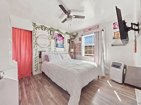 5th image of 3555 Helix St