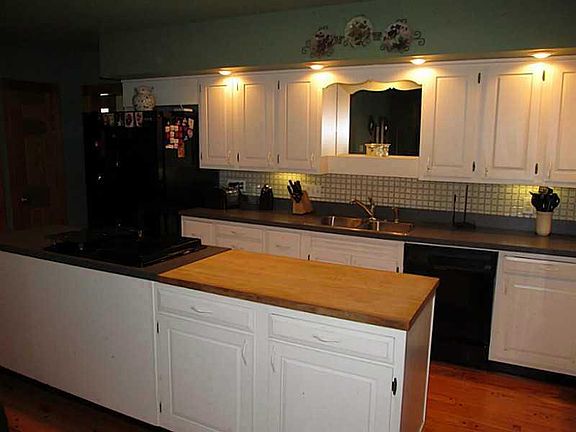 4th image of 215 Fox Hollow Dr