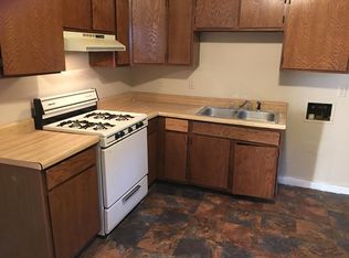 225 SE Carnahan Pl, Topeka, KS 66607