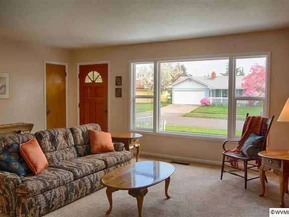 5th image of 4458 Glenwood Dr SE