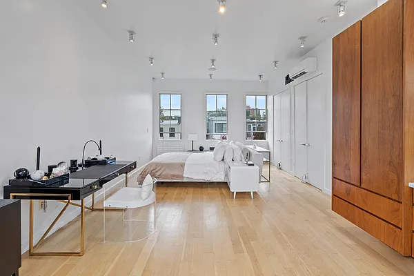 Sold by Compass | media 17