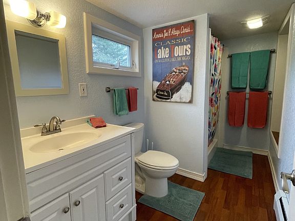 Full Bath & Show on 2nd Floor