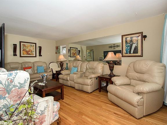 2nd image of 3728 N Newcastle Ave