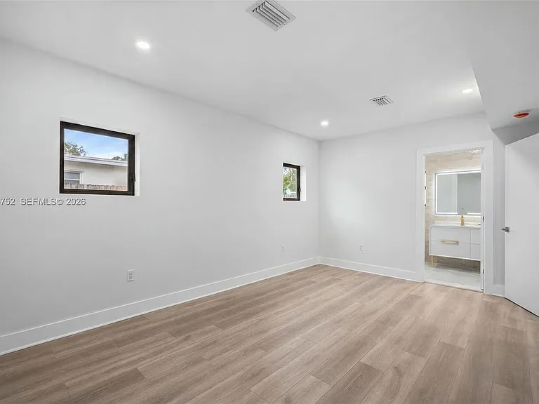 4746 NW 10th Ave — Photo 25