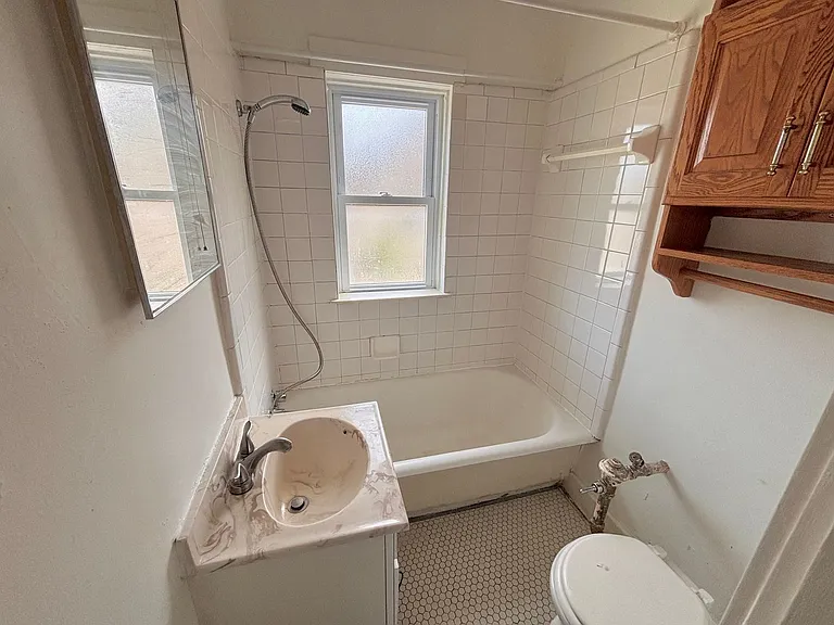 1345 N Astor St — Photo 8