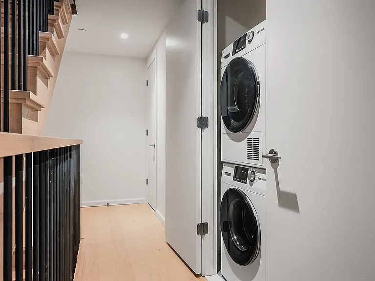 41-15 24th St #Townhouse 4 — Photo 11