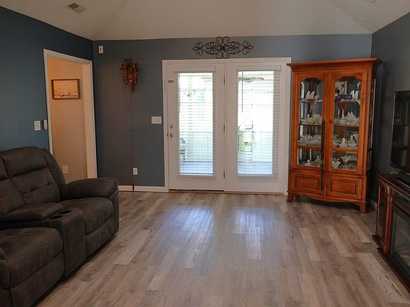 4th image of 1805 Redbud Ct