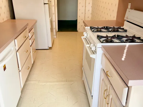 2685 East Seventh Street image 1 of 10