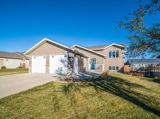916 16th Ave E, Dickinson, ND 58601