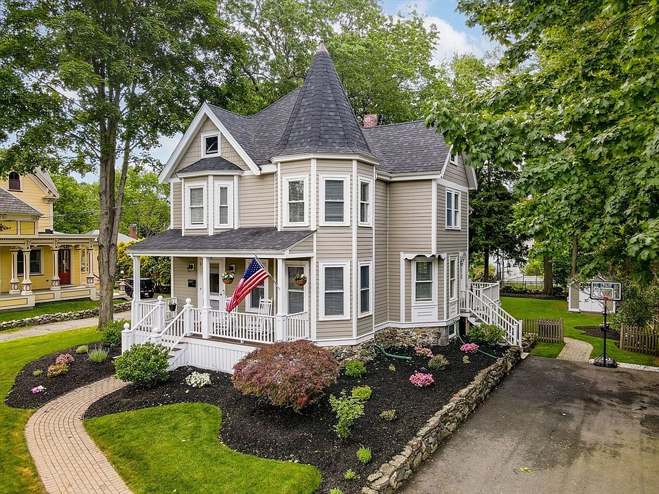 1st image of 84 King St
