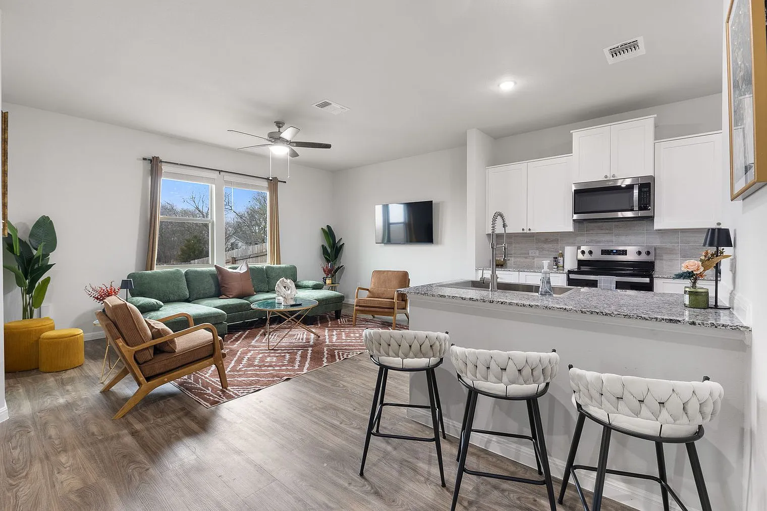 3 bed, 2.0 bath, 1539 sqft, $4,354 — Photo 1