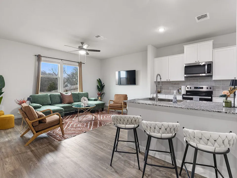101B Emilie Way #1-ID1526892P