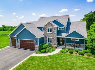 1367 Sandcastle Dr, Sycamore, IL 60178