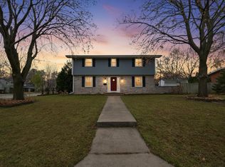 436 E Briar Ln, Green Bay, WI 54301