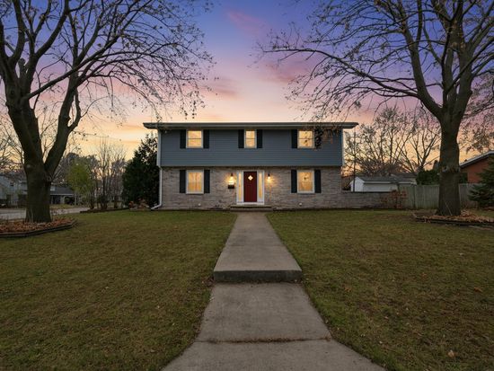 436 E Briar Ln, Green Bay, WI 54301