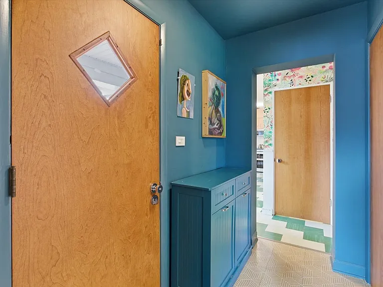 9237 Lincolnwood Dr — Photo 38