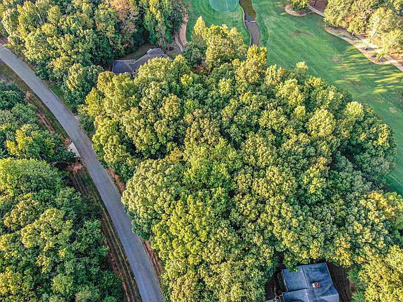 3rd image of 129 Broadlands Dr
