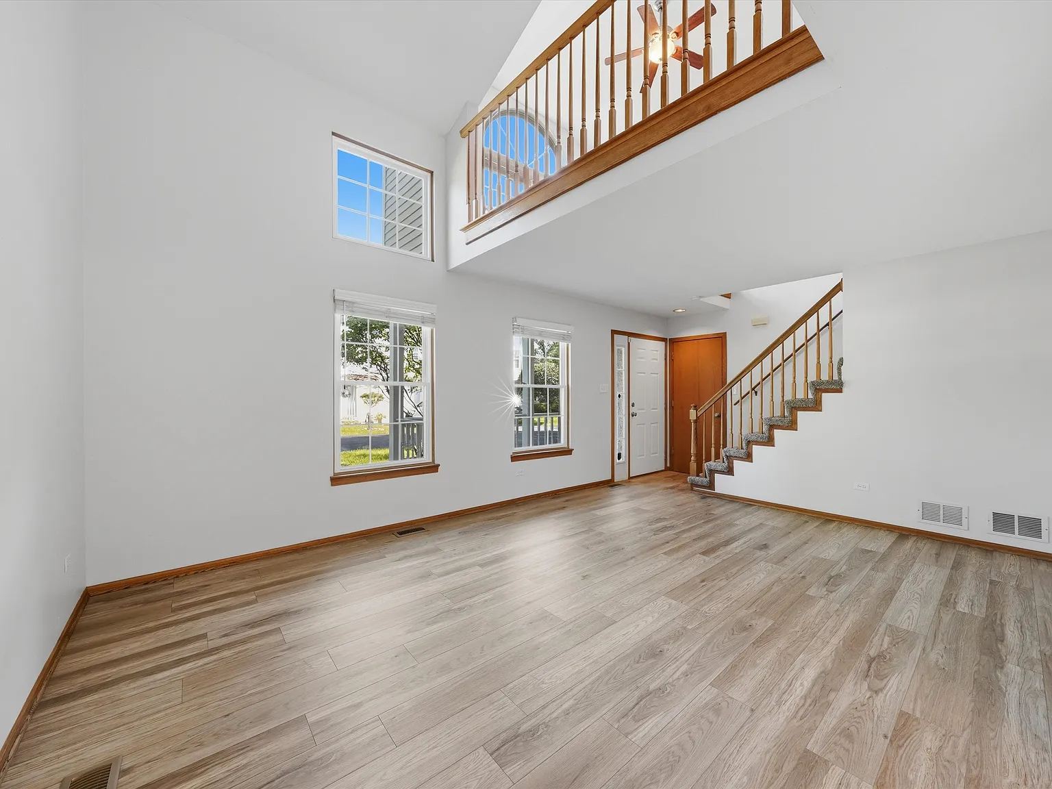 2 bed, 1.5 bath, 1900 sqft, $2,800 — Photo 2