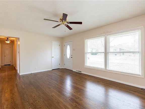 4th image of 7700 Brookshire Dr