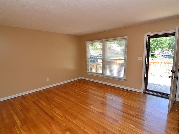 5th image of 2321 Shandon Dr