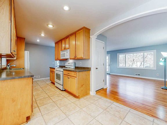 5th image of 2760 Norwood Ln N