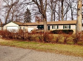 17185 Cherokee Dr, South Bend, IN 46635