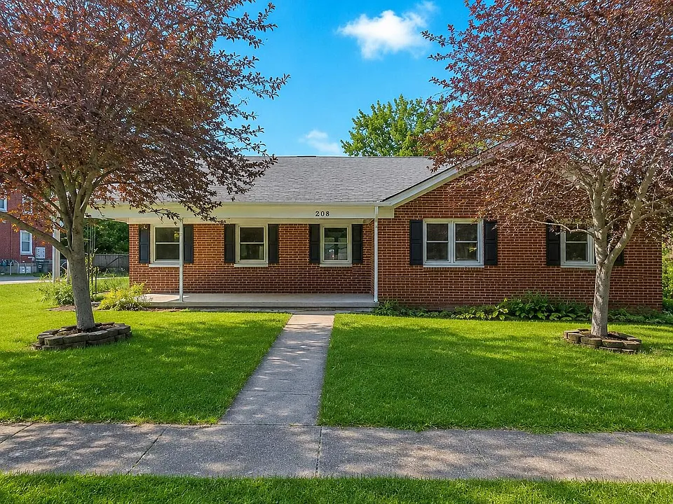 208 N Lewis Ct