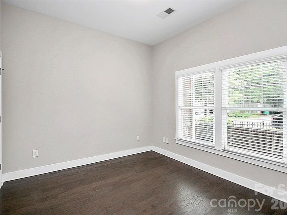 4th image of 1420 W 4th St