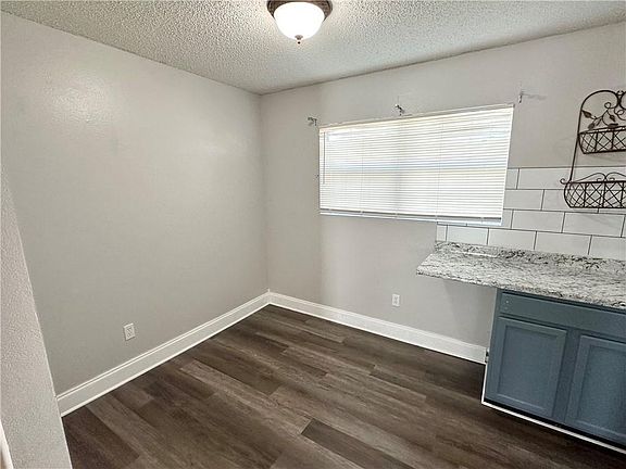 3rd image of 332 River Ridge Dr