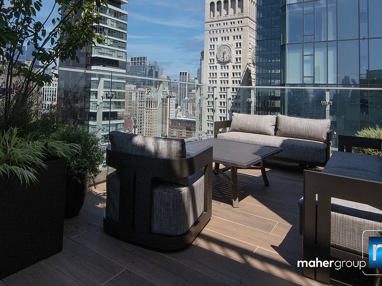 280 Park Ave S #14J — Photo 14