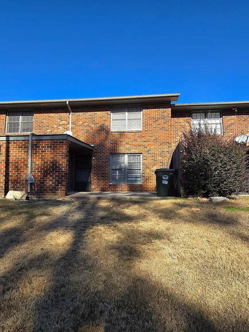 Building Photo - 1959 Meadowbrook Cir
