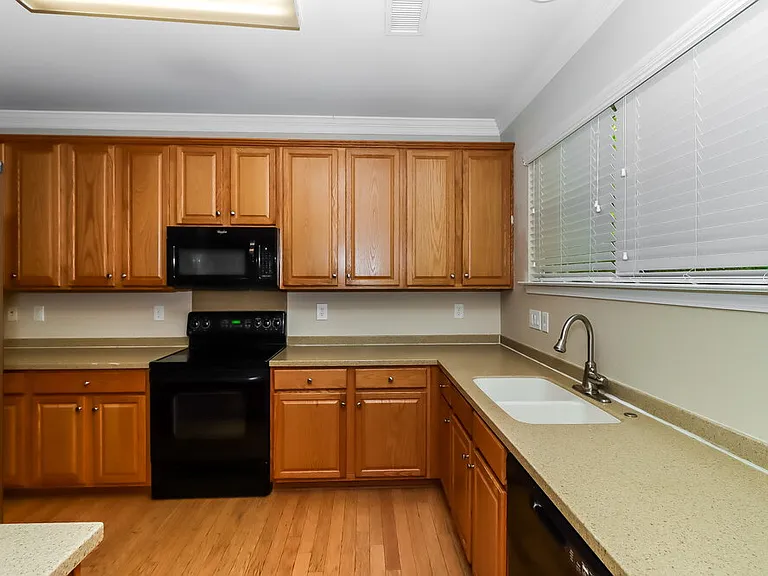 6110 Colonial Garden Dr — Photo 9
