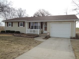 1604 Woburn Rd, Greenville, IL 62246