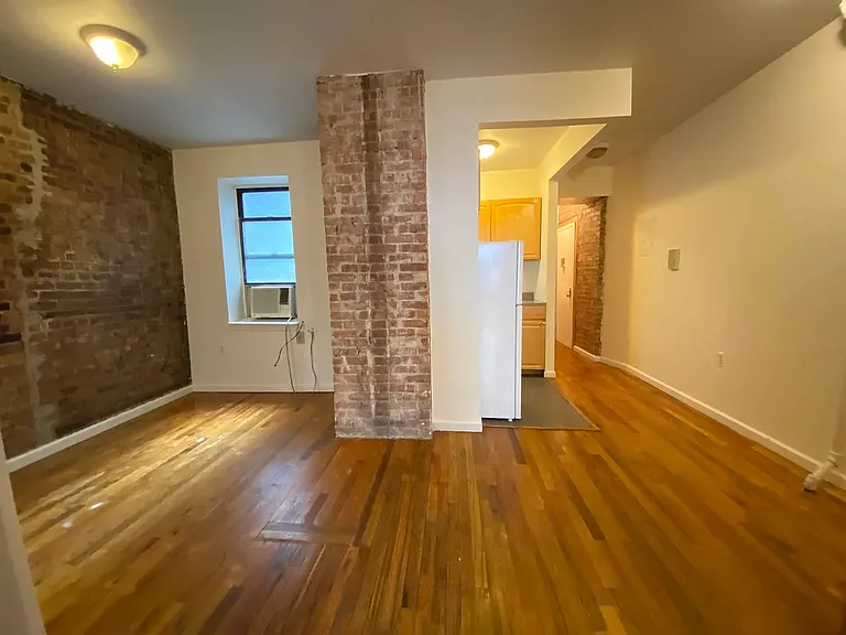 540 E 5th St #22 — Photo 9