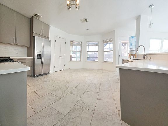 4th image of 2051 Cambria Dr
