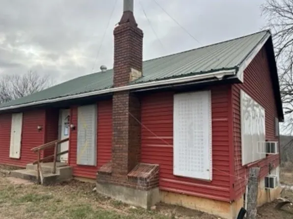 10748 Rice Ln, Pleasanton, KS 66075