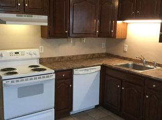 33 Walnut St #B, Enfield, CT 06082