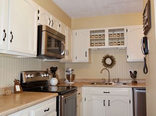 6 Comstock Trl, Brookfield, CT 06804