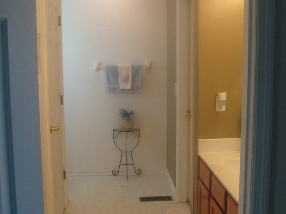 Master Bathroom w/walk in closet and double sink vanity