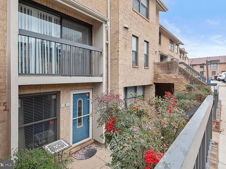 4 Dudley Ct #2 — Photo 7