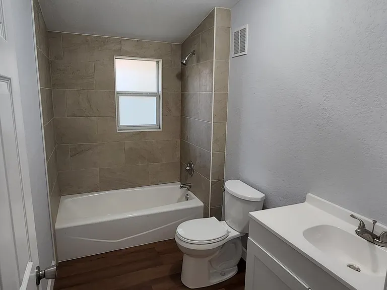 1555 W 13th St — Photo 10