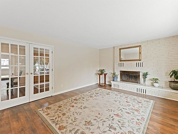 3rd image of 803 Scenic Ct