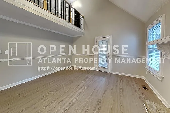 3 bed, 2.0 bath, 1723 sqft, $2,200 — Photo 3