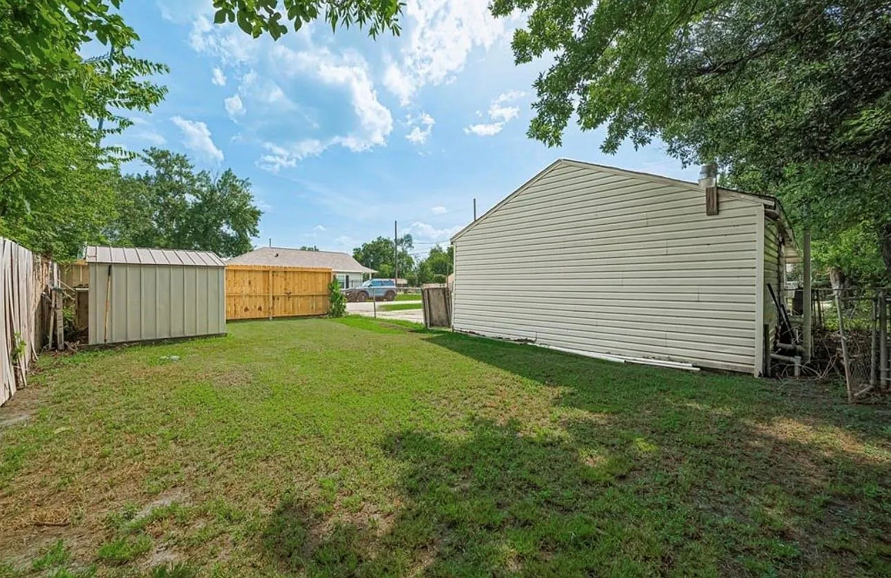 3 bed, 2.0 bath, 976 sqft, $1,800 — Photo 4