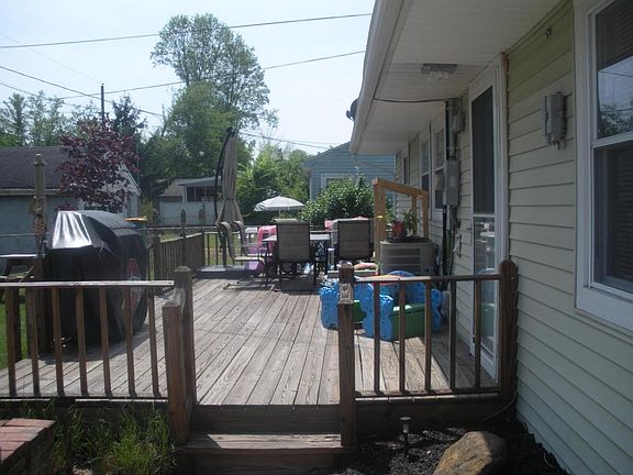 4th image of 291 Madison Dr W